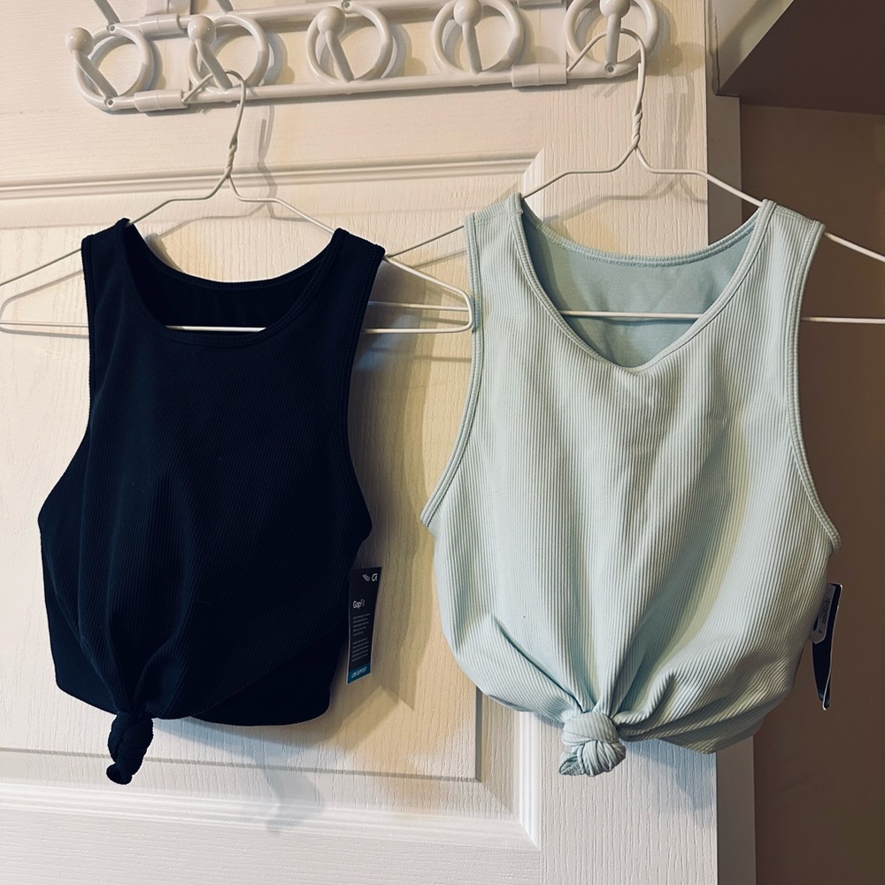 Gap athletic tops